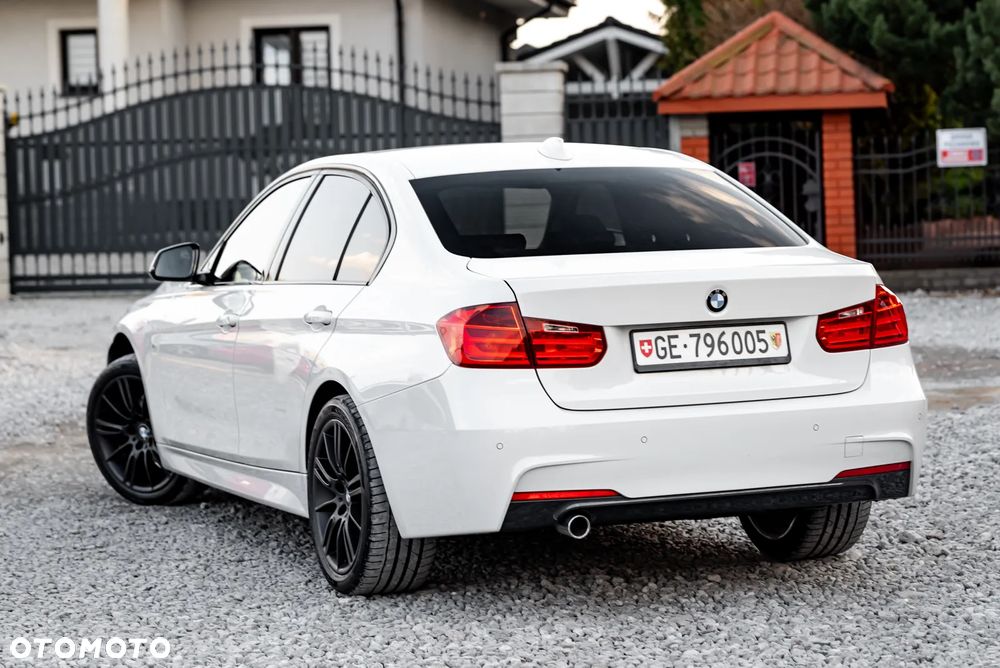 BMW Seria 3 320d xDrive M Sport - 12