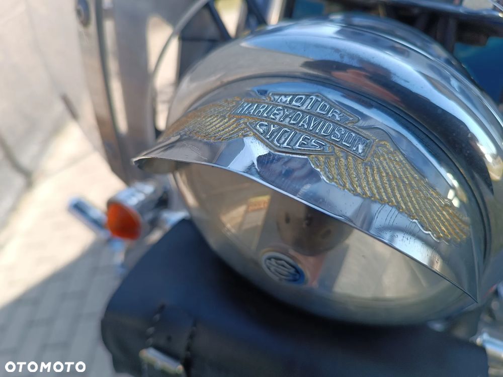Harley-Davidson Sportster Custom 883C - 17