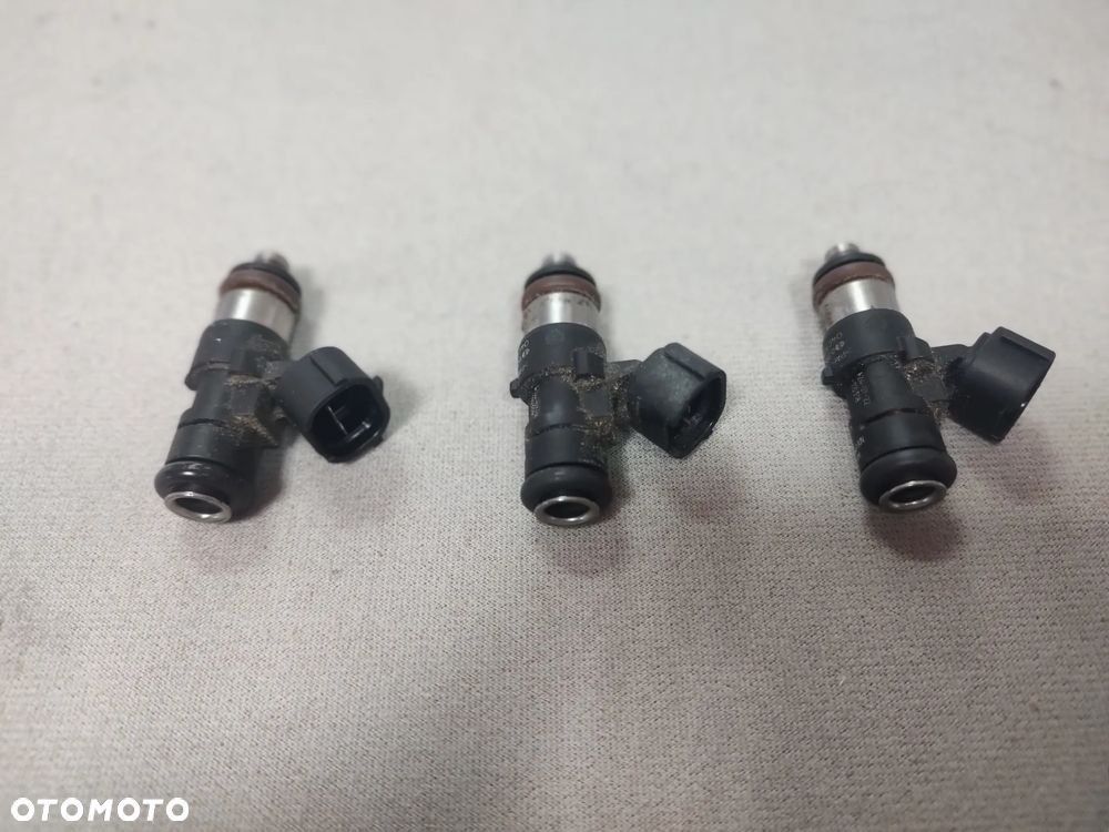 SKODA FABIA IV 1,0MPI WTRYSKIWACZ 04C906031GUS