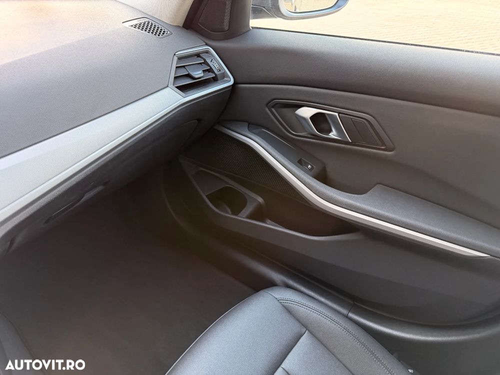 BMW Seria 3 330e Aut. Advantage - 38