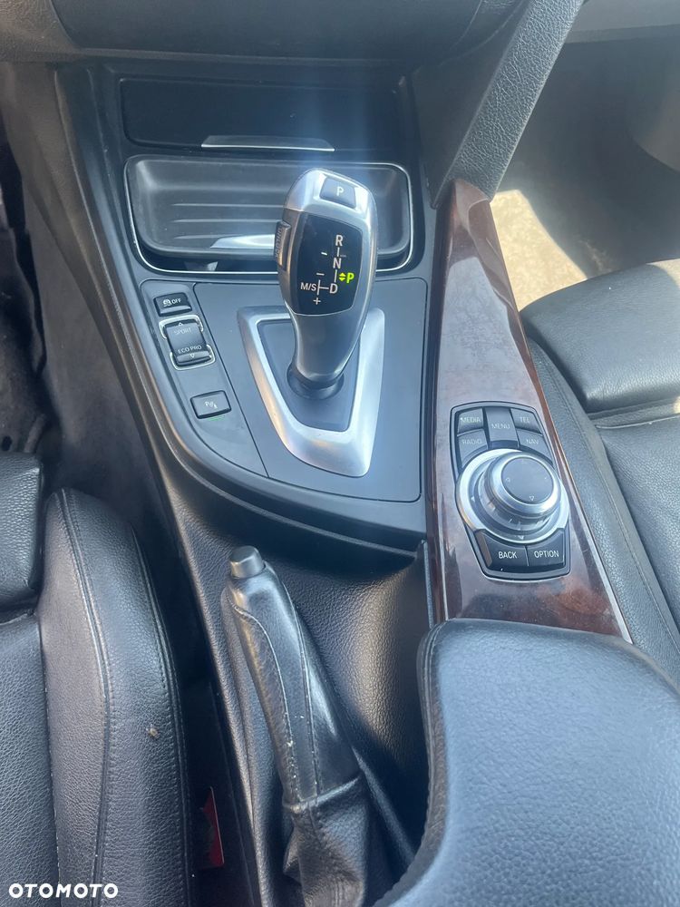 BMW Seria 3 330d xDrive - 14