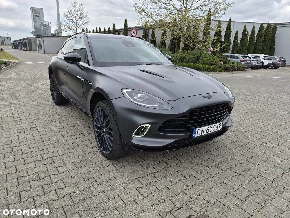 Aston Martin DBX - 22