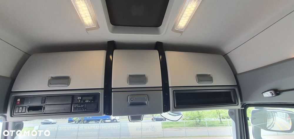 Renault T HIGH 4X2 13L E6 High Sleeper cab + ADR - 15