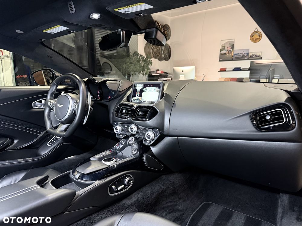 Aston Martin Vantage - 14