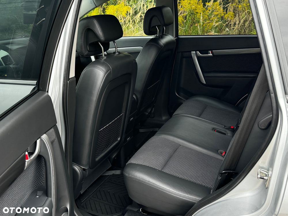 Chevrolet Captiva 2.4 LS - 21