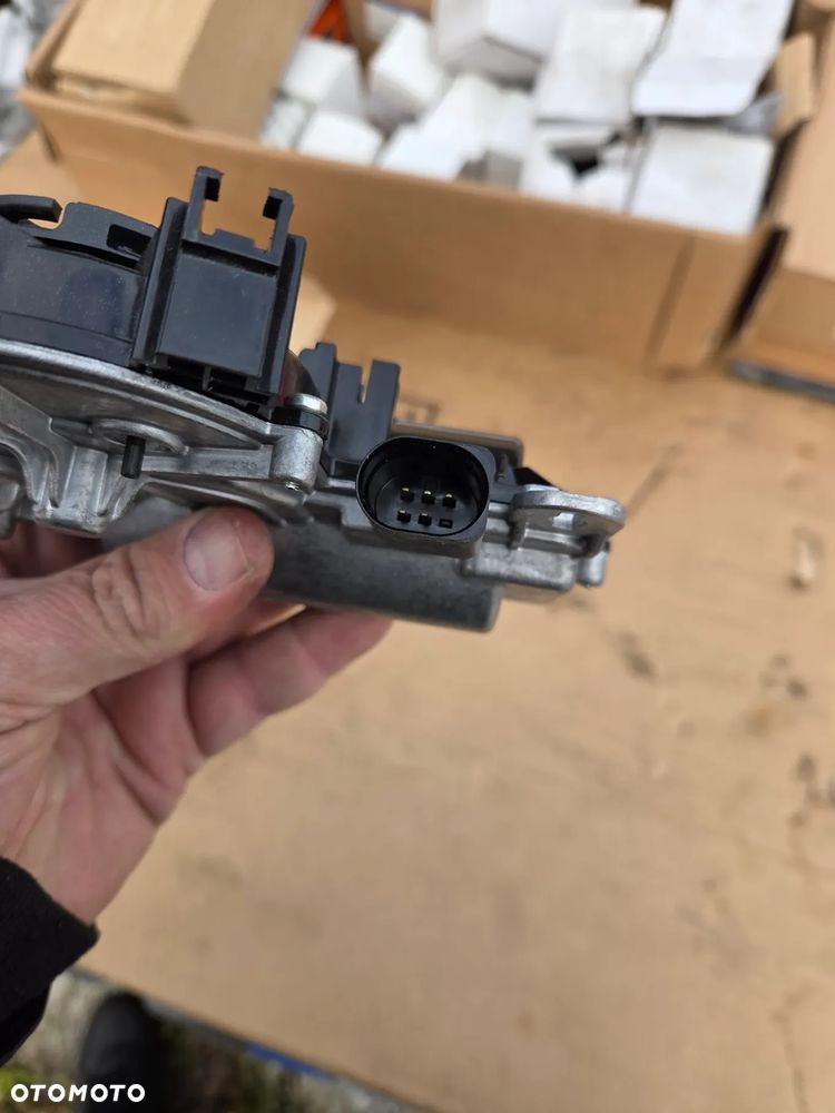 silnik silniczek dociąg domykanie klapy VW Touran III Caddy 5TA827887C Audi Q2 Q3 Seat Cupra Ateca Formentor Skoda Elroq Enyaq Kamiq Karoq Kodiaq Octavia Scala Superb - 8