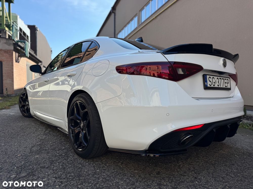 Alfa Romeo Giulia - 10