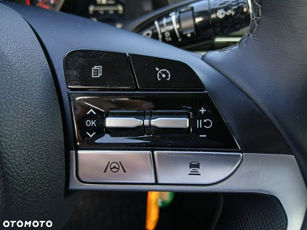 Hyundai Elantra - 22