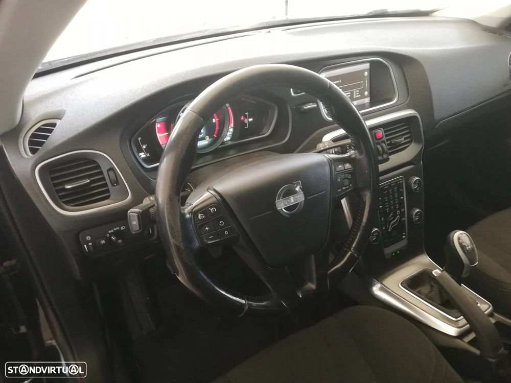 Volvo V40 D2 Momentum - 12