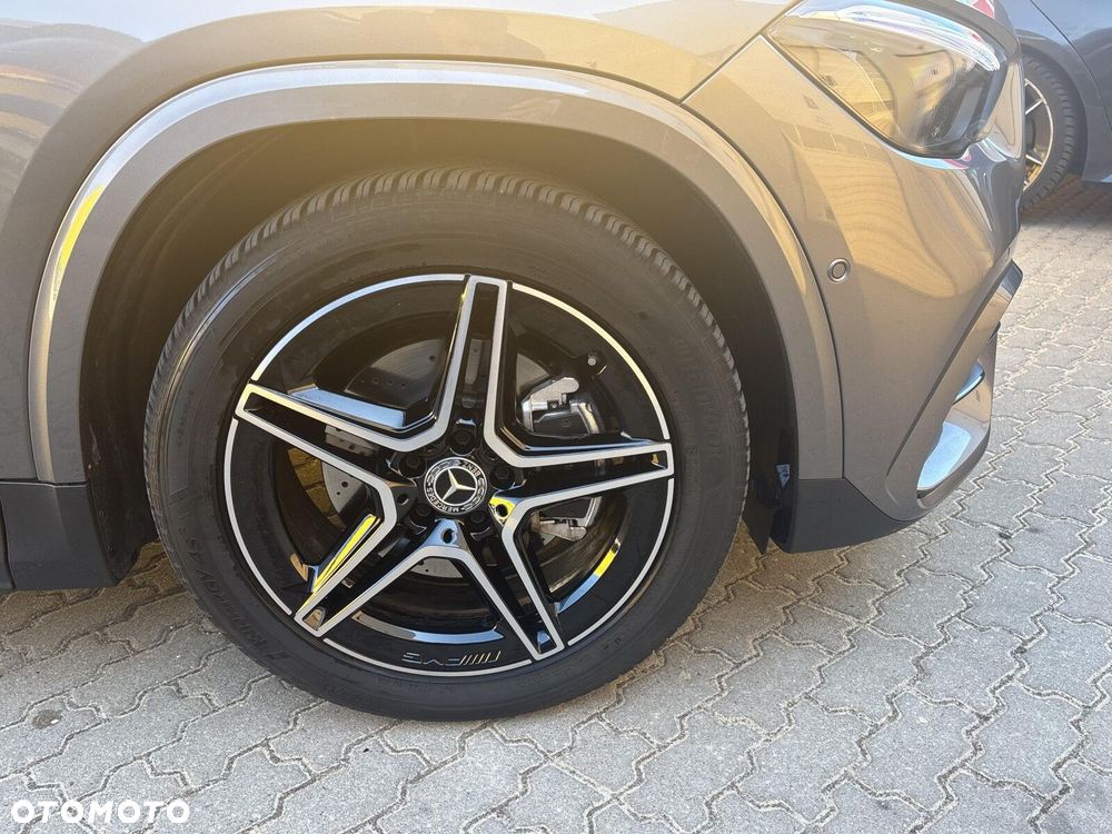 Mercedes-Benz GLA - 10