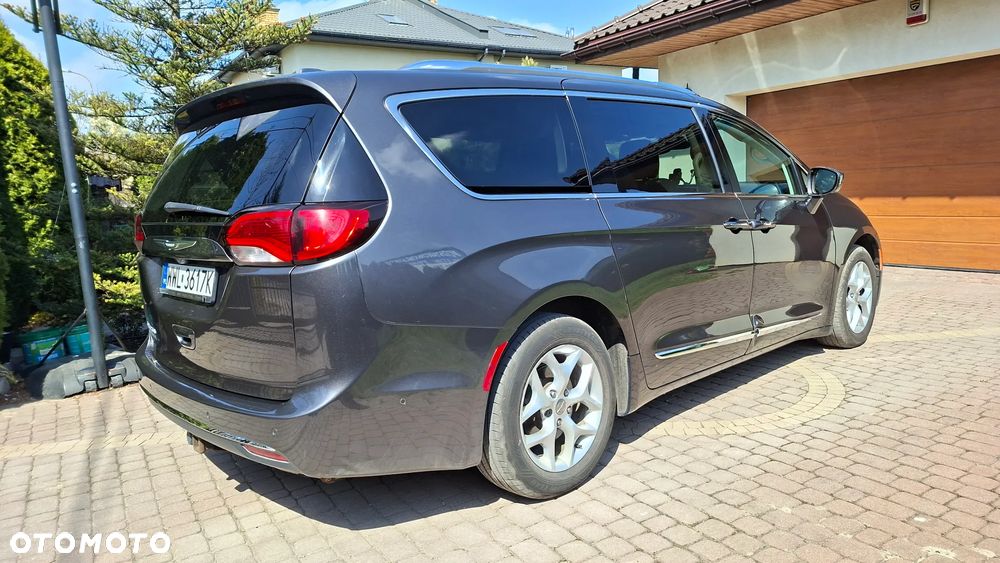 Chrysler Pacifica - 5