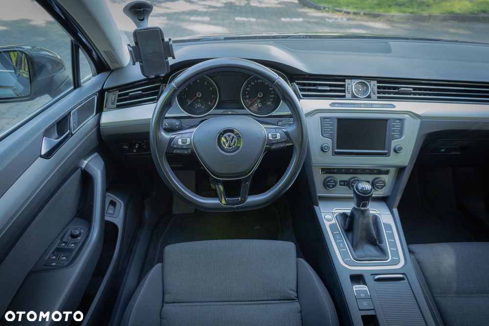 Volkswagen Passat - 12