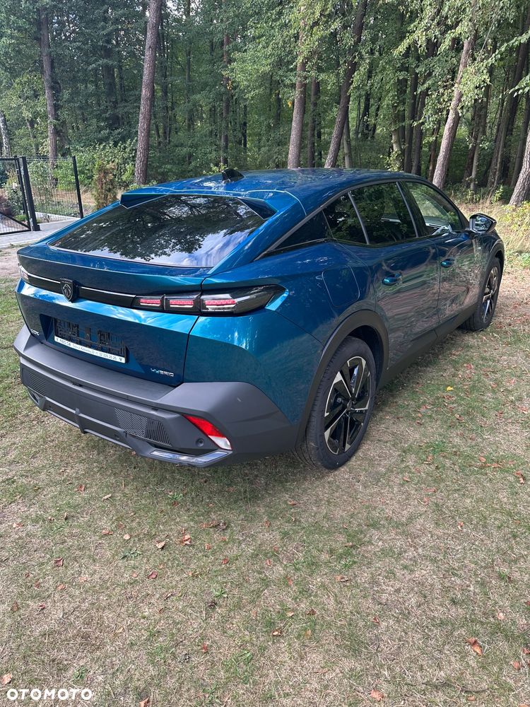 Peugeot 408 - 8