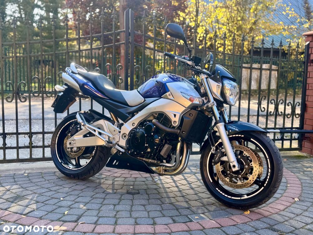 Suzuki GSR - 2