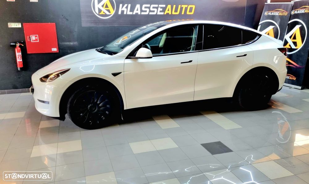Tesla Model Y - 1