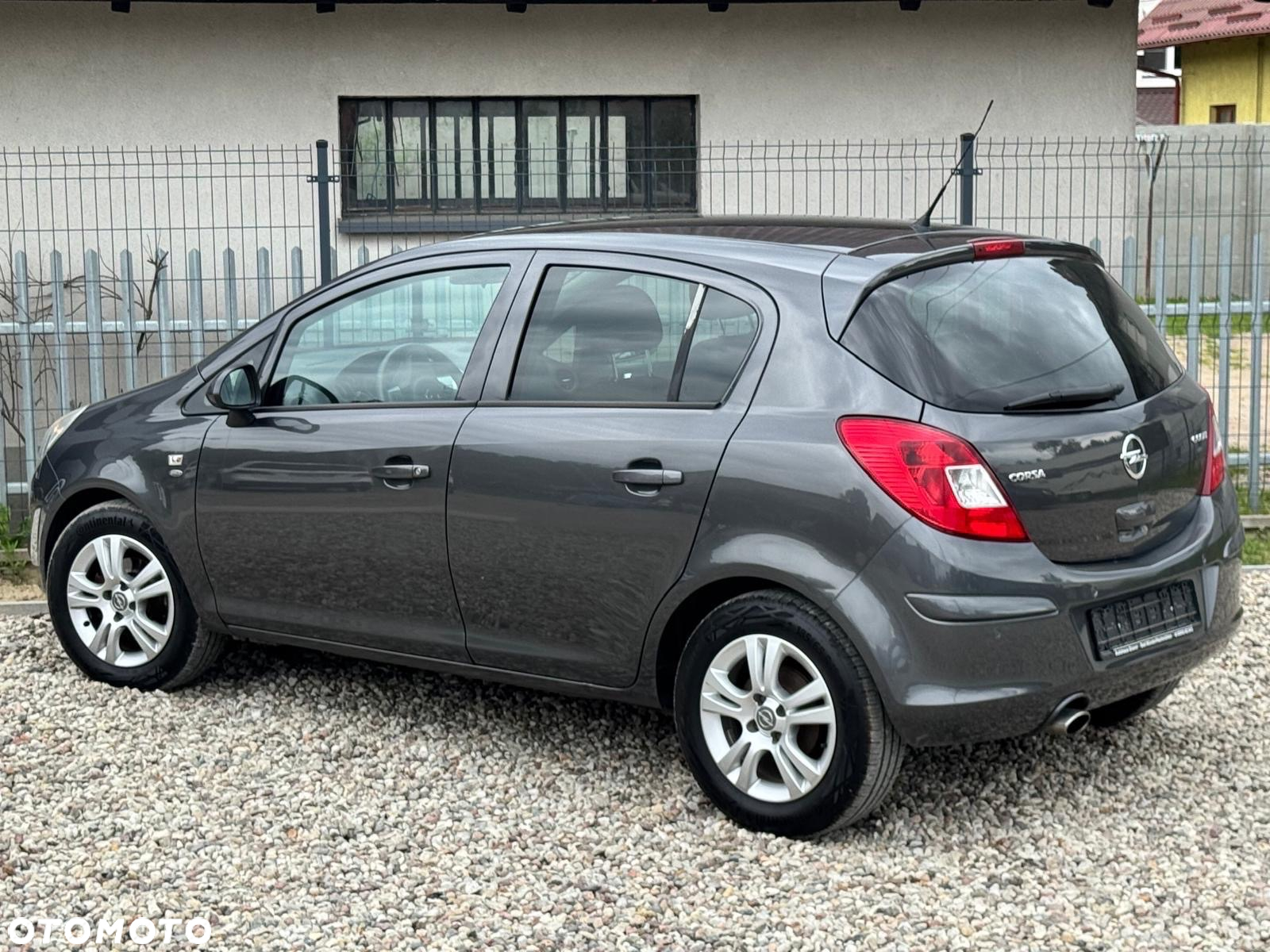 Opel Corsa 1.4 16V Cosmo - 13