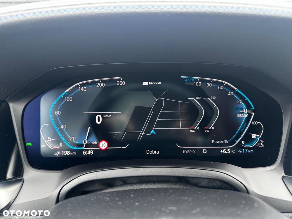 BMW Seria 3 330e xDrive M Sport - 18