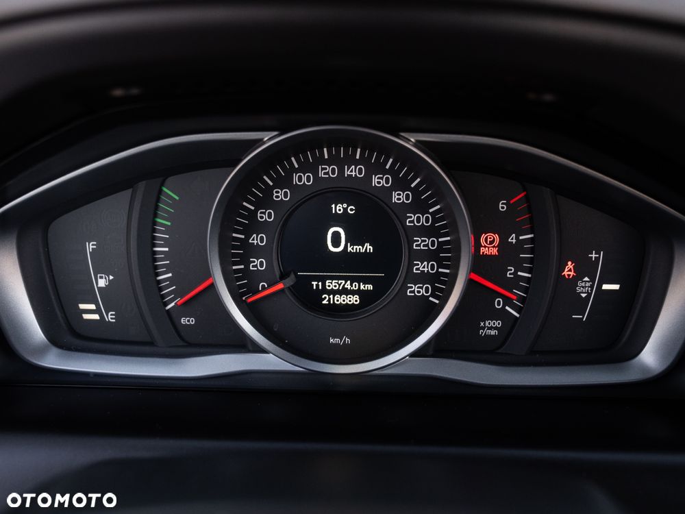 Volvo XC 60 D3 Momentum - 35