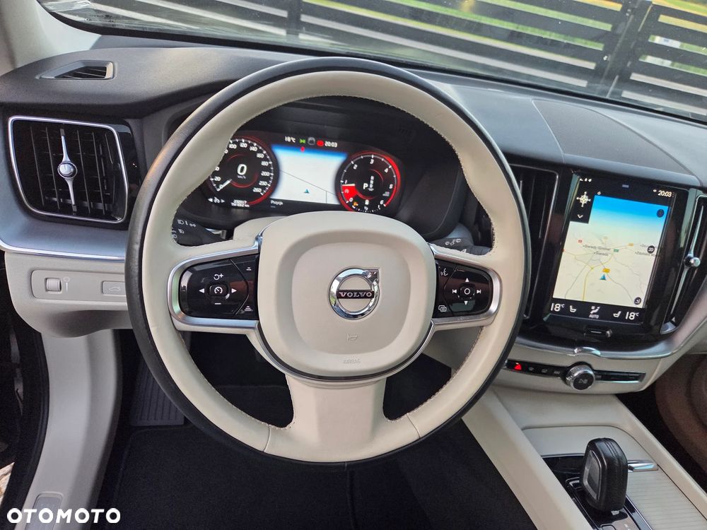 Volvo XC 60 B4 D AWD Momentum Pro - 25