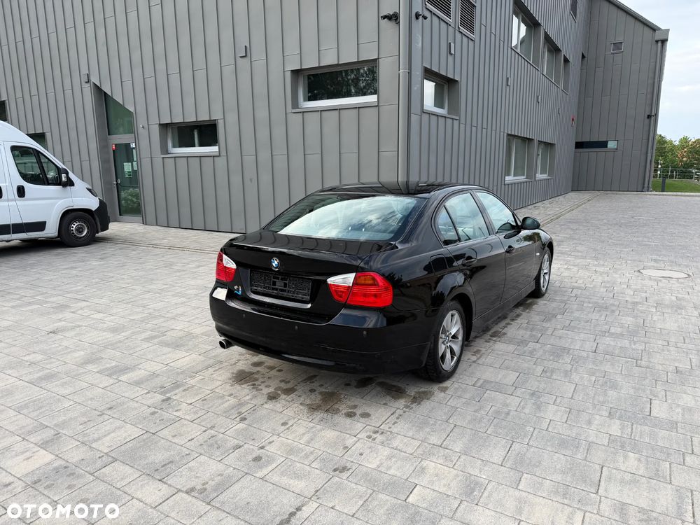 BMW Seria 3 318i - 5