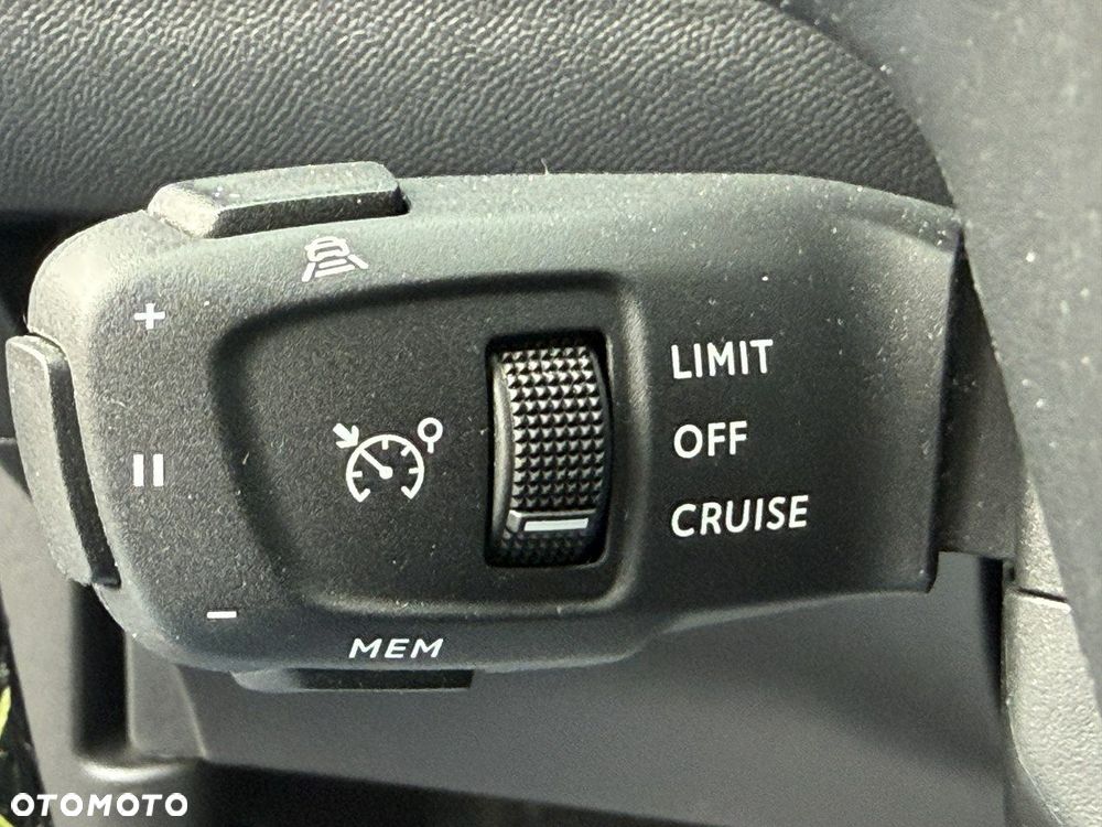 Peugeot 2008 BlueHDi 130 EAT8 GT - 25