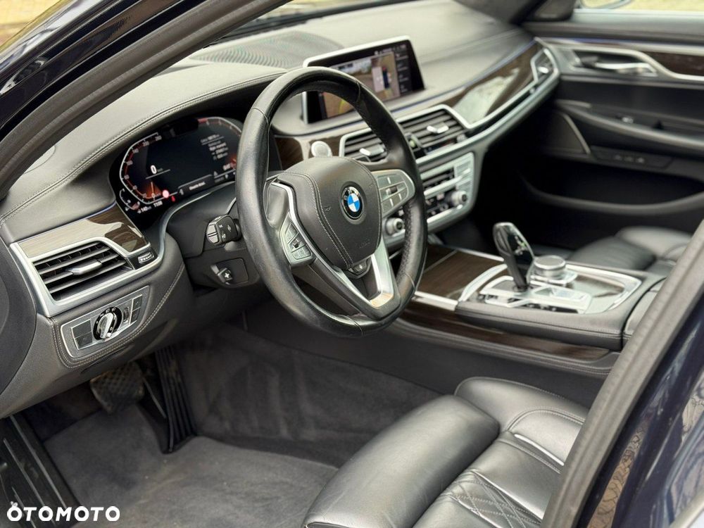 BMW Seria 7 750i xDrive sport - 18