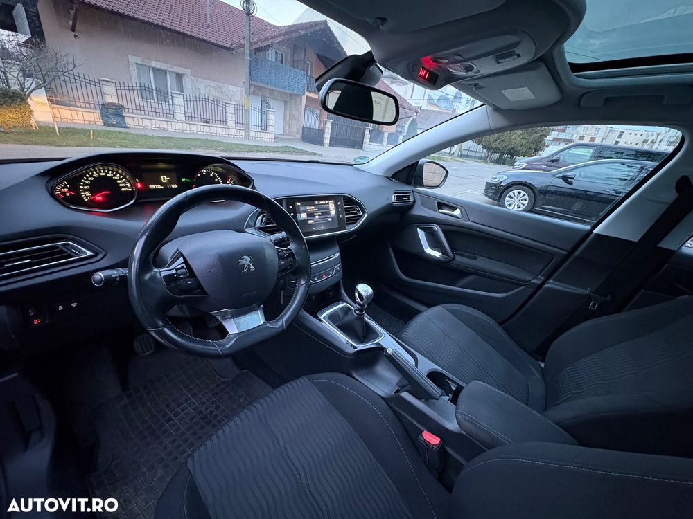 Peugeot 308 1.2 L PureTech Turbo Allure - 20