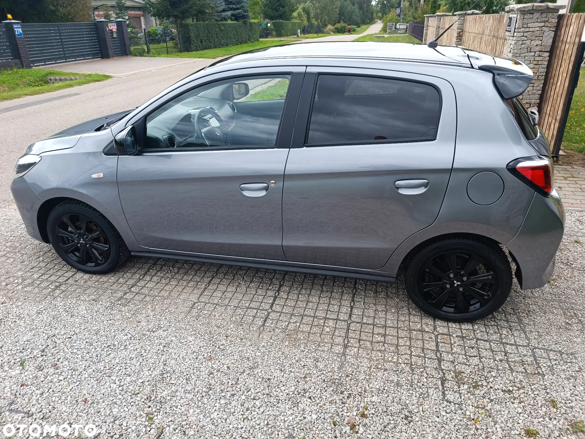 Mitsubishi Space Star AS&G 1.2 Select+ Black - 16