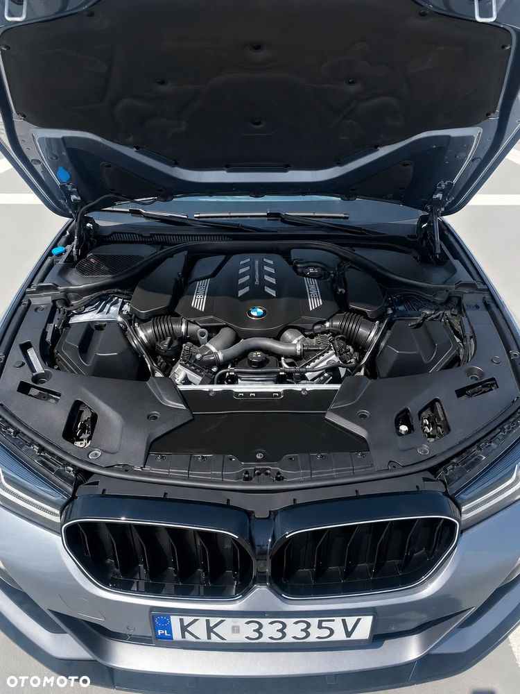 BMW Seria 5 M550i xDrive - 39