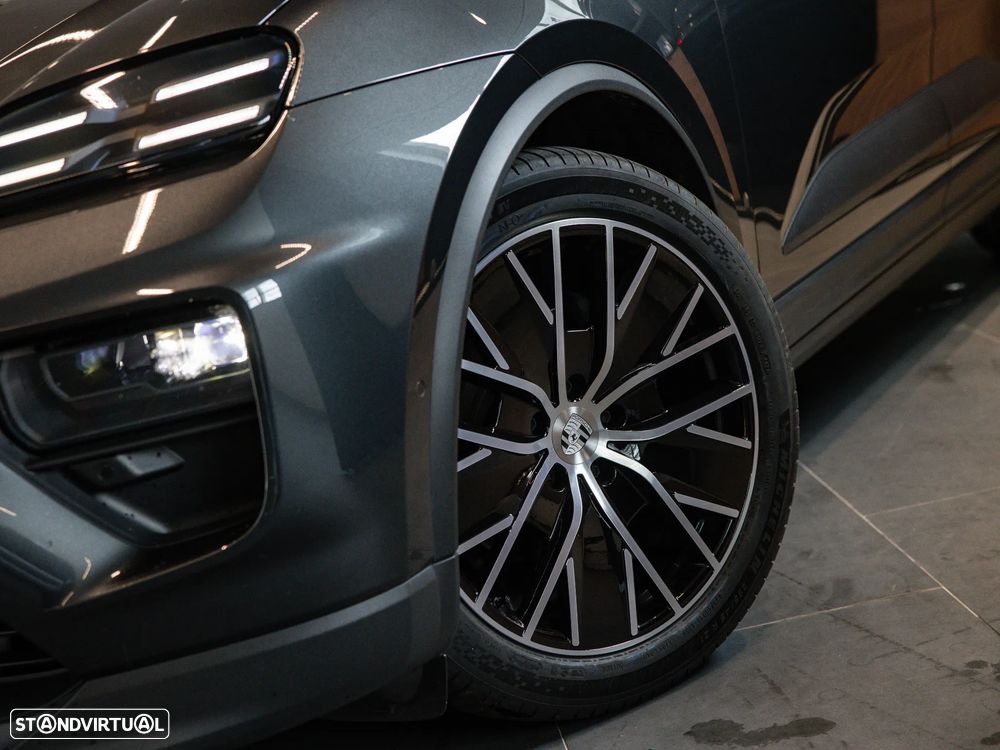 Porsche Macan Electric 4 - 13