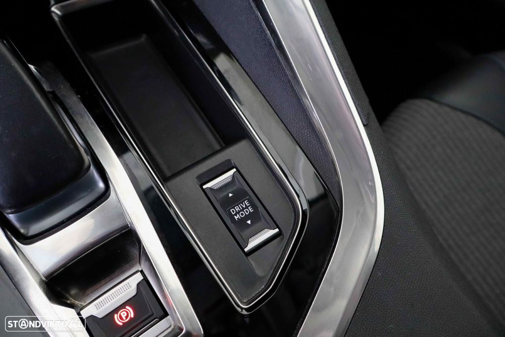 Peugeot 3008 1.6 Hybrid Allure e-EAT8 - 43