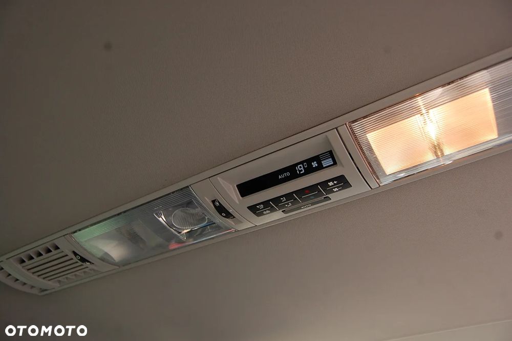 Volkswagen Caravelle - 29