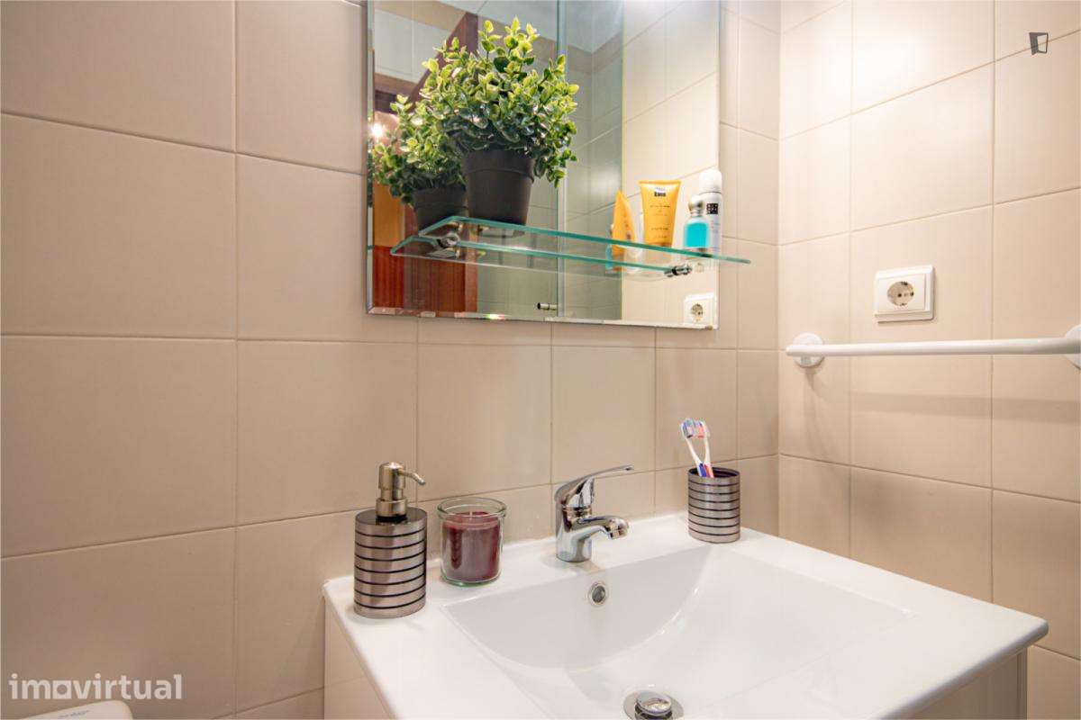 Quarto - localizado em Paranhos Porto - Grande imagem: 3/12