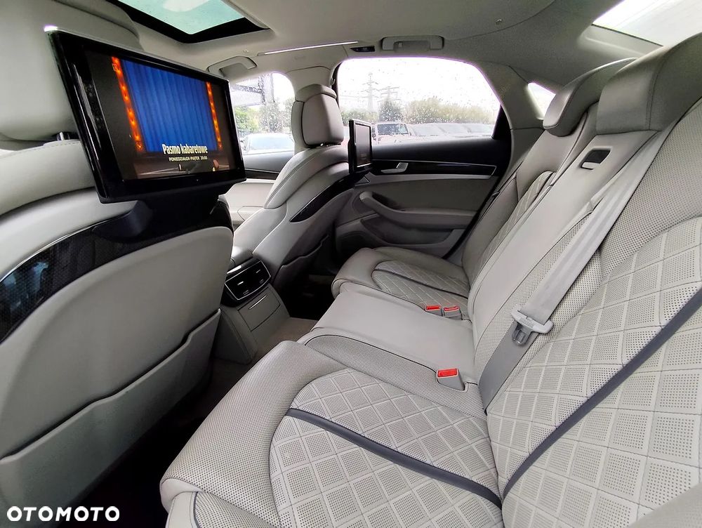 Audi S8 - 18