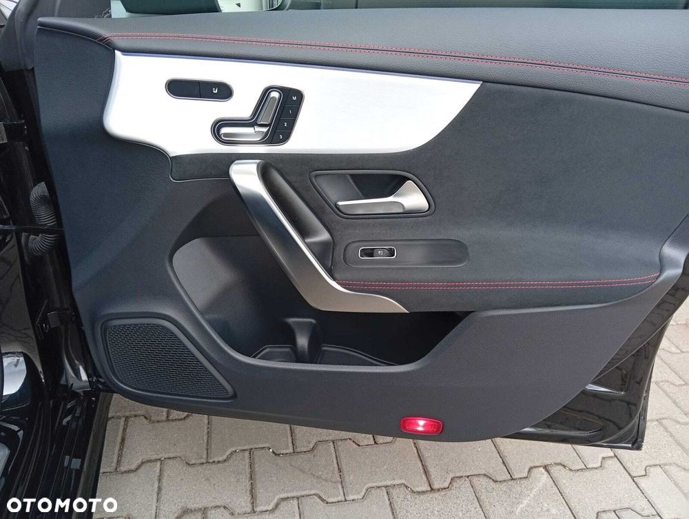 Mercedes-Benz CLA 200 mHEV AMG Line 7G-DCT - 24
