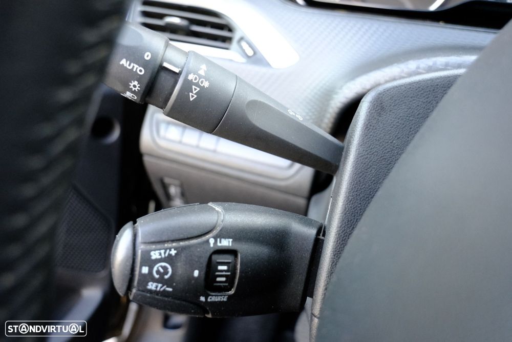 Peugeot 2008 1.2 PureTech Style - 17
