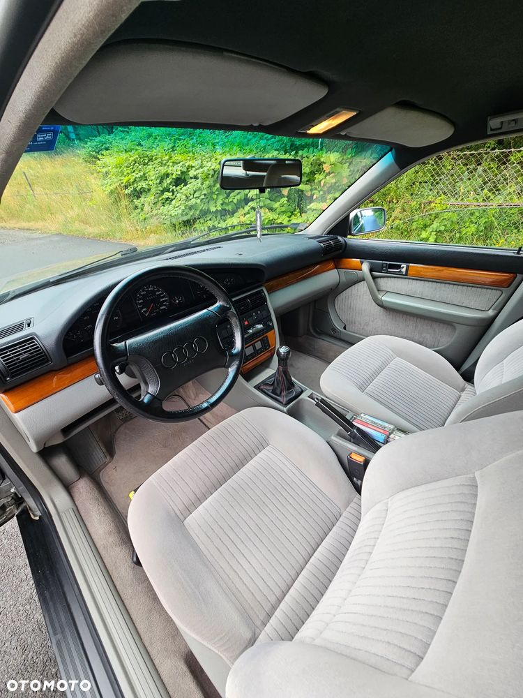 Audi 100 2.8 E - 16