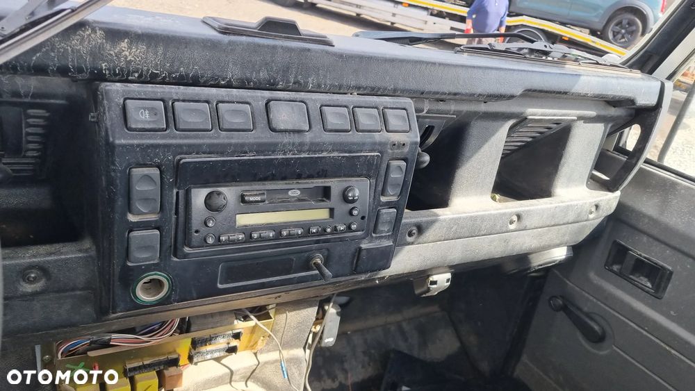 Land Rover Defender - 21