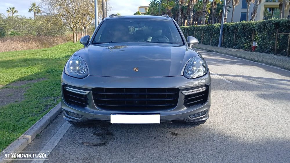 Porsche Cayenne GTS - 16