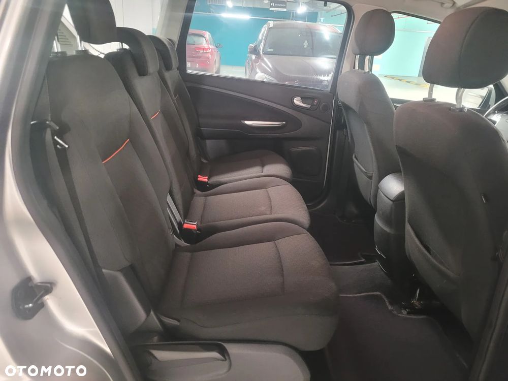 Ford S-Max - 16