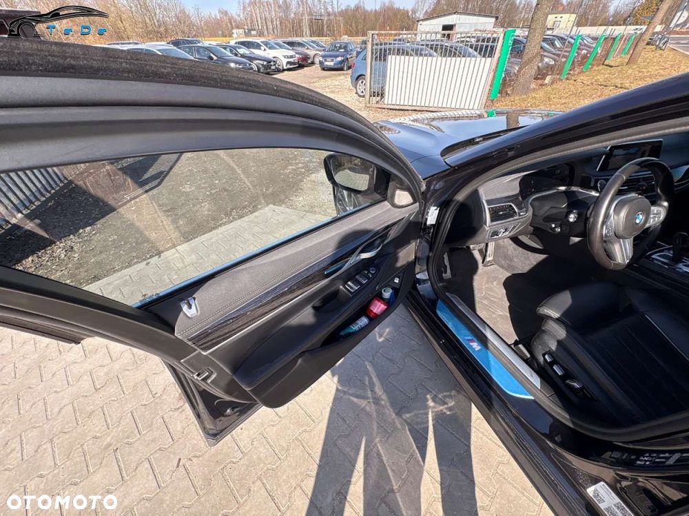 BMW Seria 7 750i xDrive sport - 23