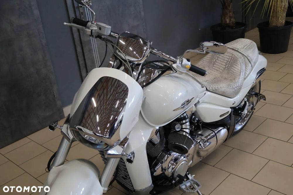 Suzuki Intruder - 1