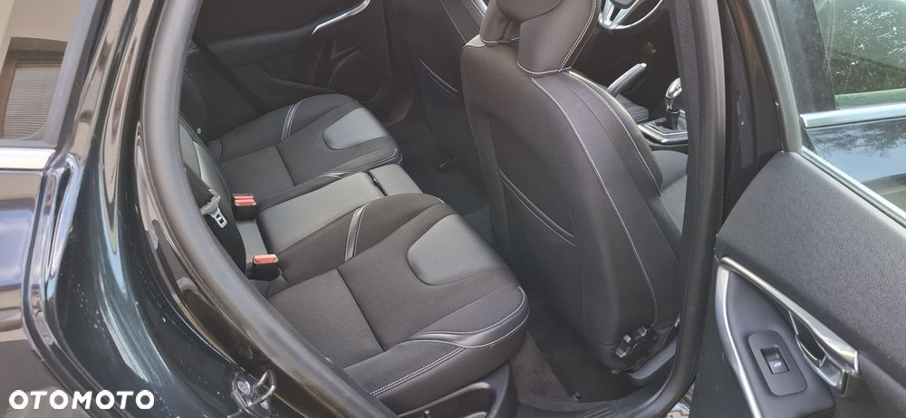 Volvo V40 D2 Momentum - 21