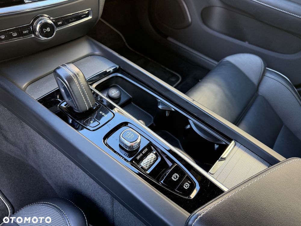 Volvo S60 T4 R-Design - 36