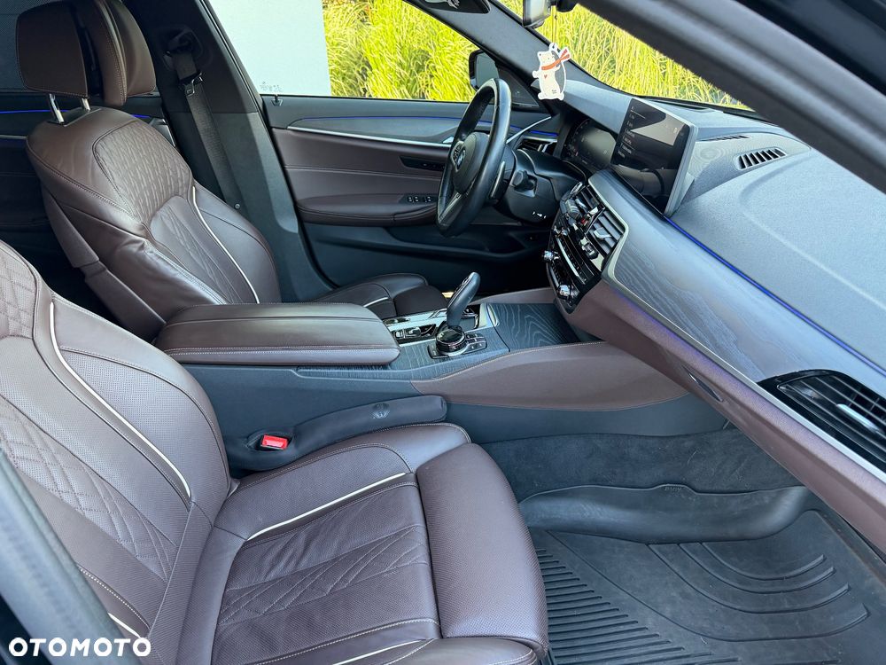 BMW Seria 5 540i xDrive M Sport Edition - 17