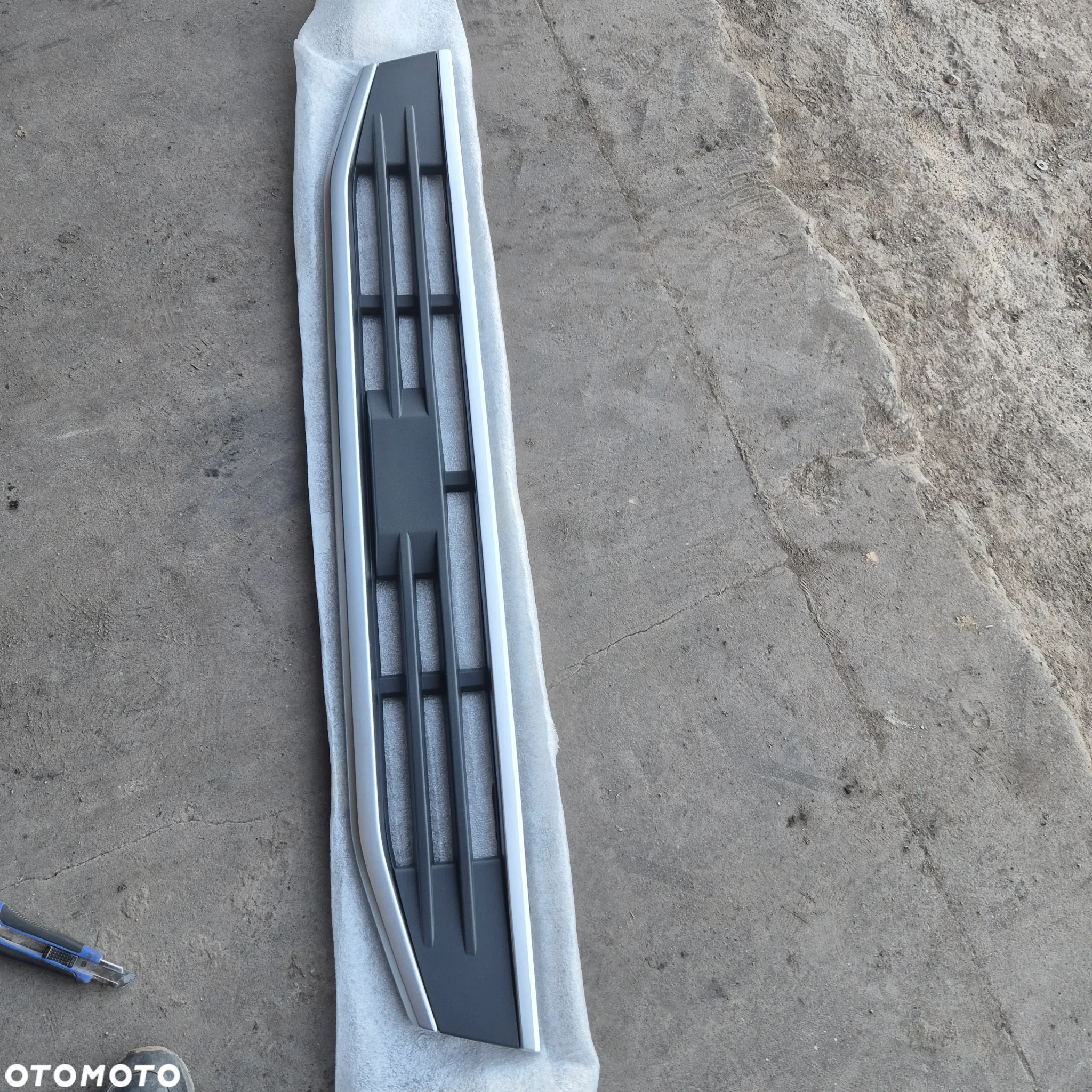 grill stopień dolny atrapy ławka volvo fh5 22822436 - 6