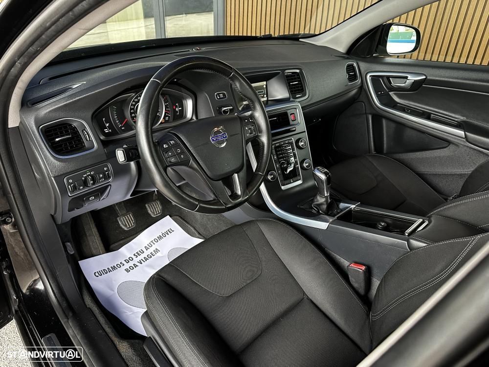 Volvo V60 2.0 D2 Momentum - 21