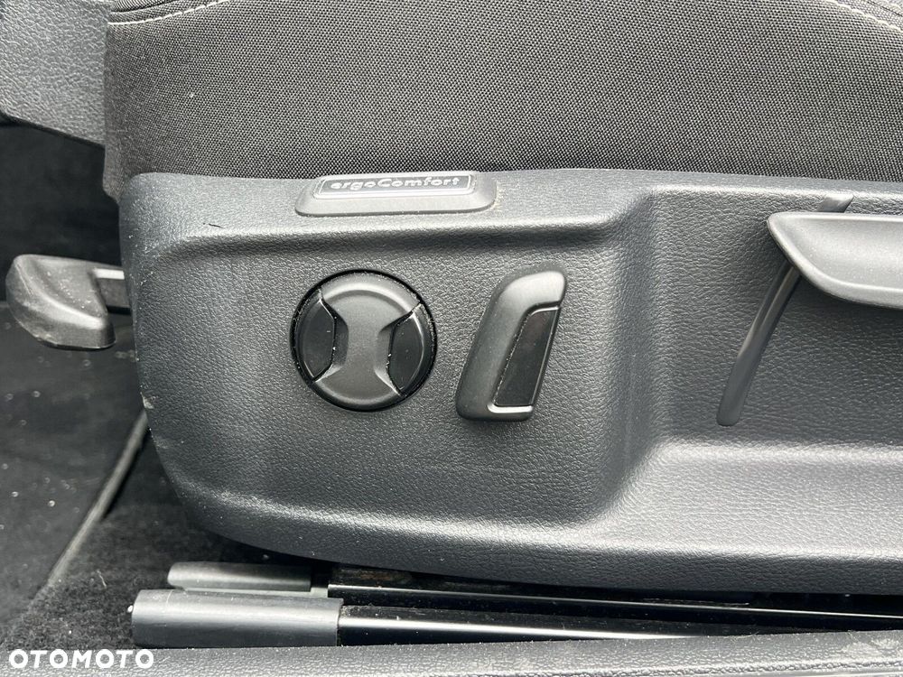 Volkswagen Passat - 11