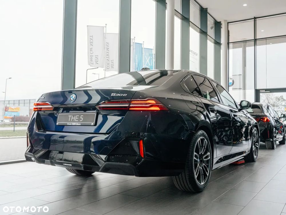 BMW Seria 5 530e xDrive PHEV M Sport - 3