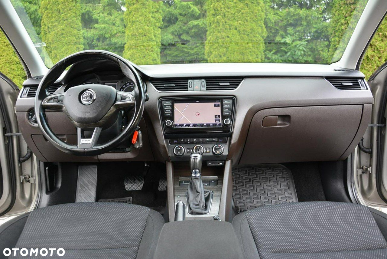 Skoda Octavia Combi 2.0 TDI 4x4 DSG Scout - 22
